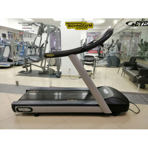 Бігова доріжка  Technogym Jog 700 (Б/У) - фото №4